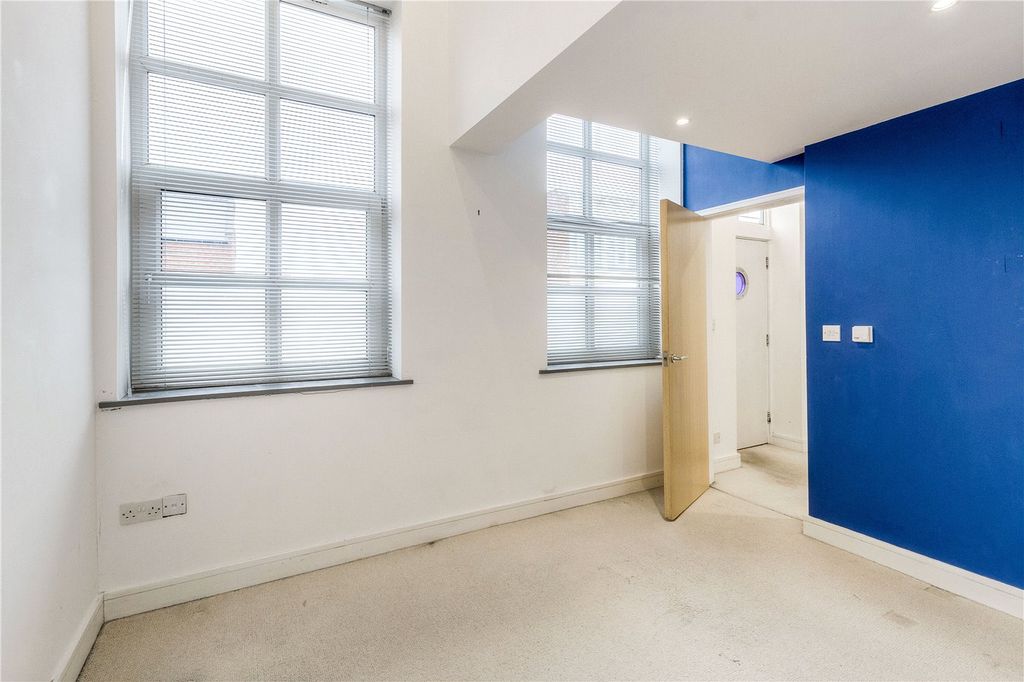 Additional image 10 of 2 bed flat for saleTalbot Road, Northampton, Northamptonshire NN1