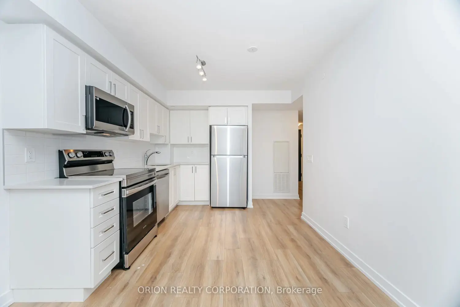 Additional image 4 of 1480 Bayly Street 1103