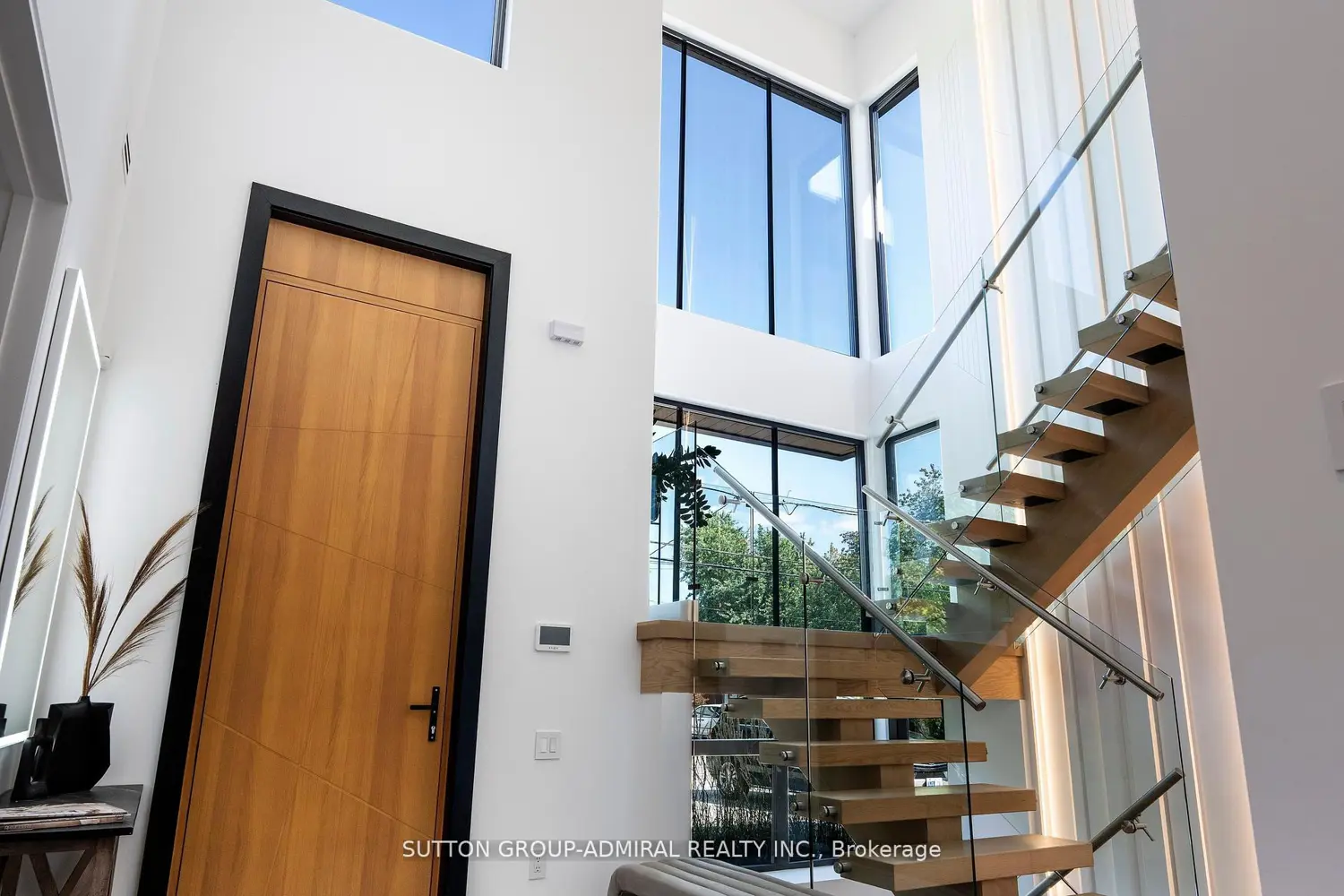 126 Wood Lane photo 2