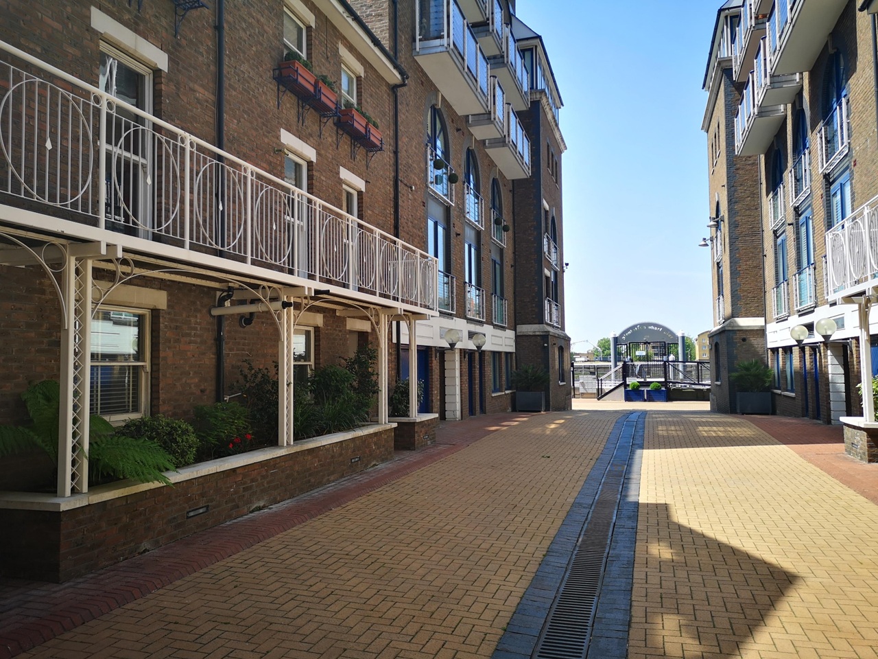 Room in a Shared House, Coral Row, SW11, N1 7GU