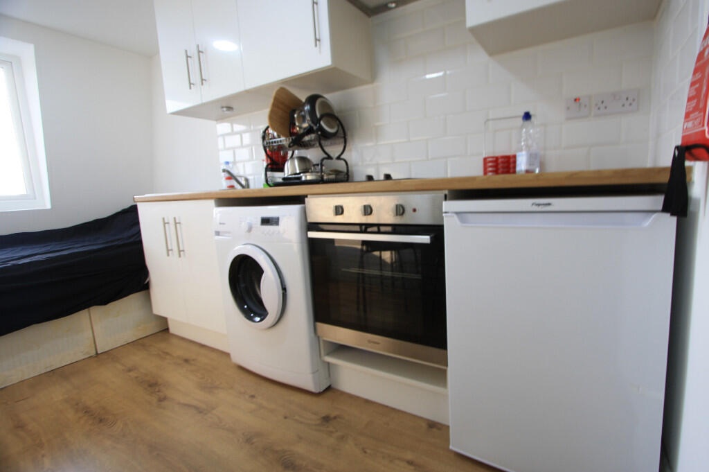 Additional image 3 of Studio Flat, Walworth Place, SE17, N1 7GU