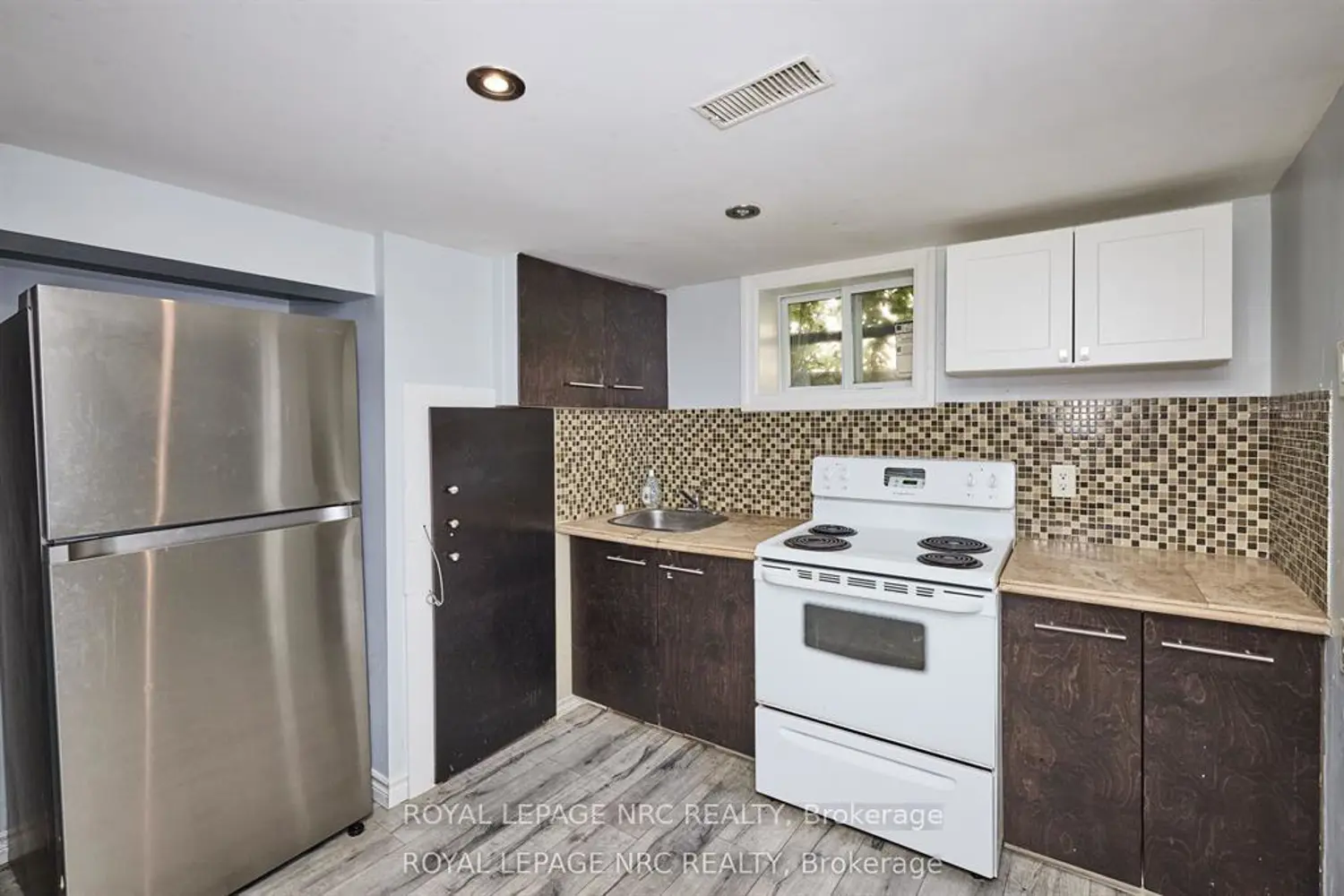 Additional image 18 of 557 Geneva Street