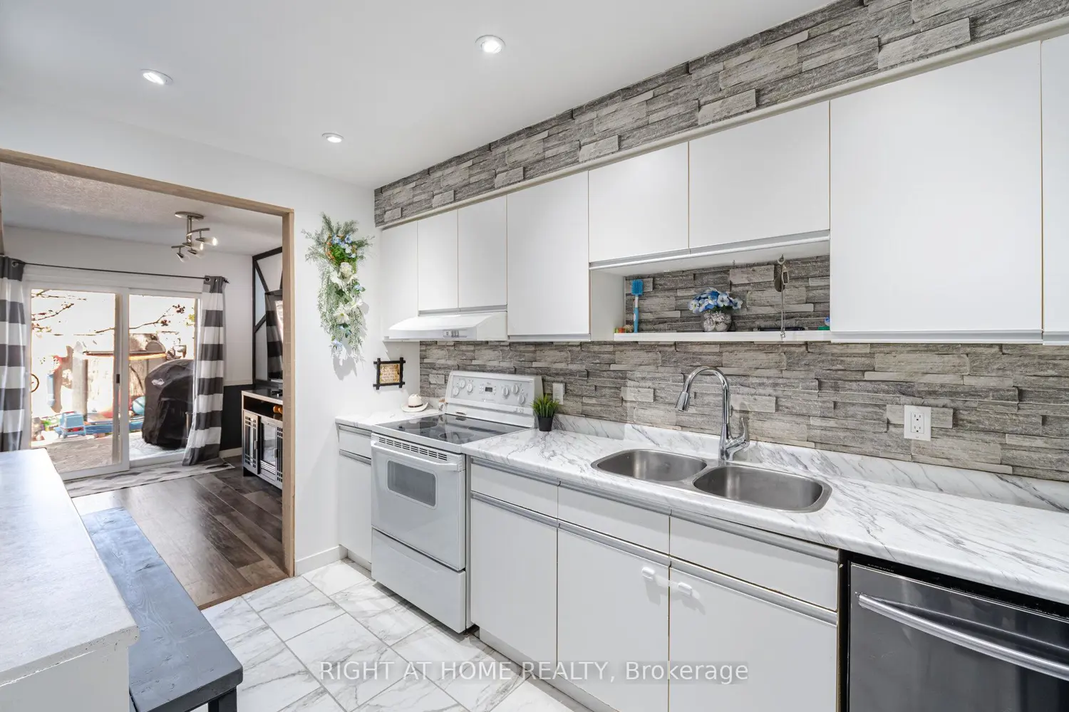 Additional image 4 of 100 Century Drive 16