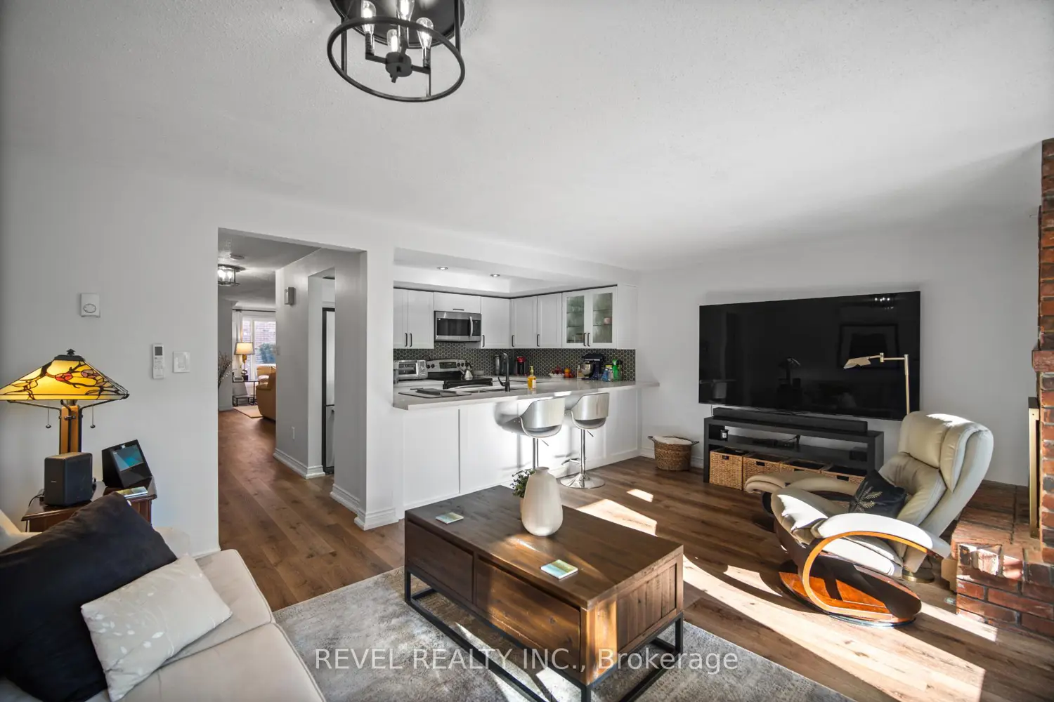 Additional image 4 of 2058 Brant Street 3