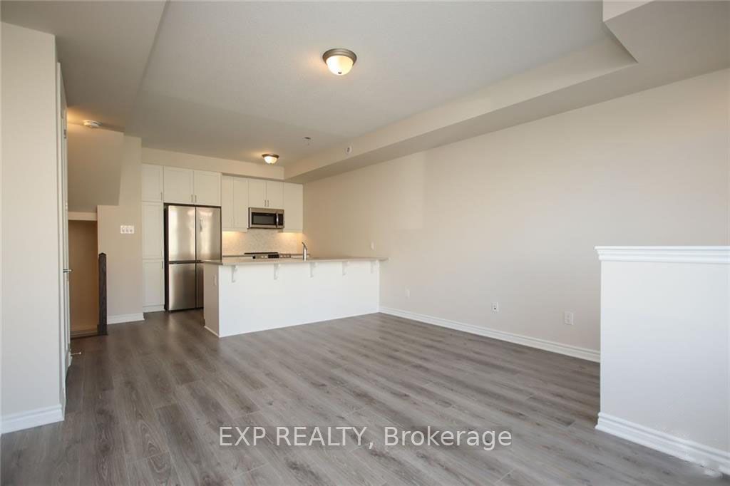 Additional image 4 of 808 Mikinak Road, Ottawa, ON, K1K 5A5