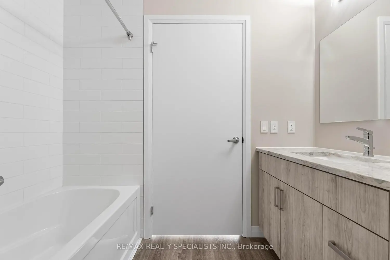 Additional image 9 of 60 Charles St W Street 308