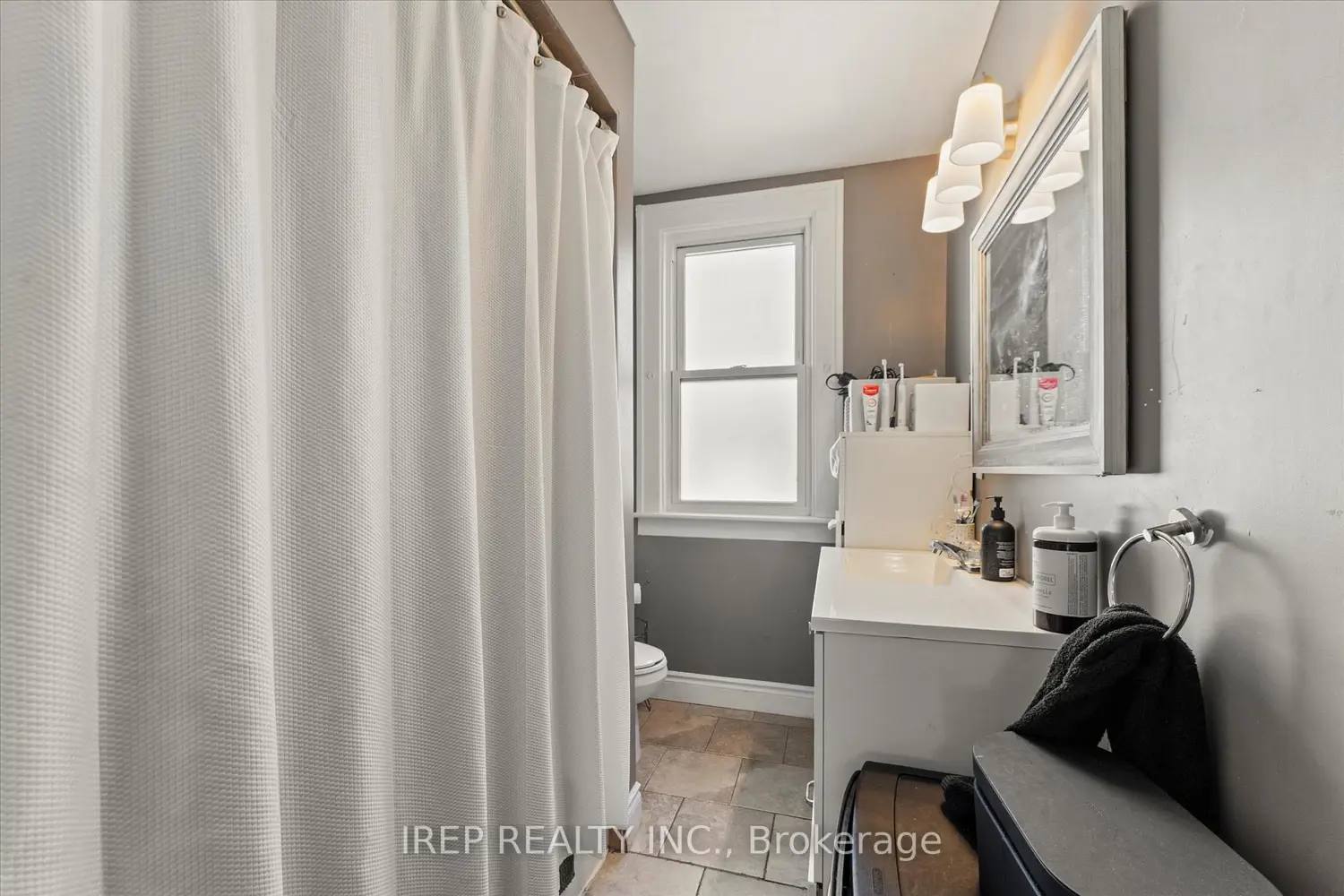 Additional image 14 of 394 Crawford Avenue