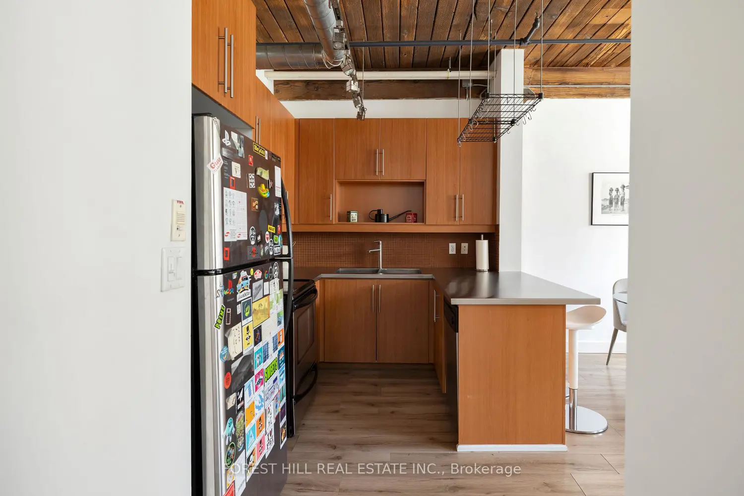 Additional image 4 of 2154 Dundas Street 105