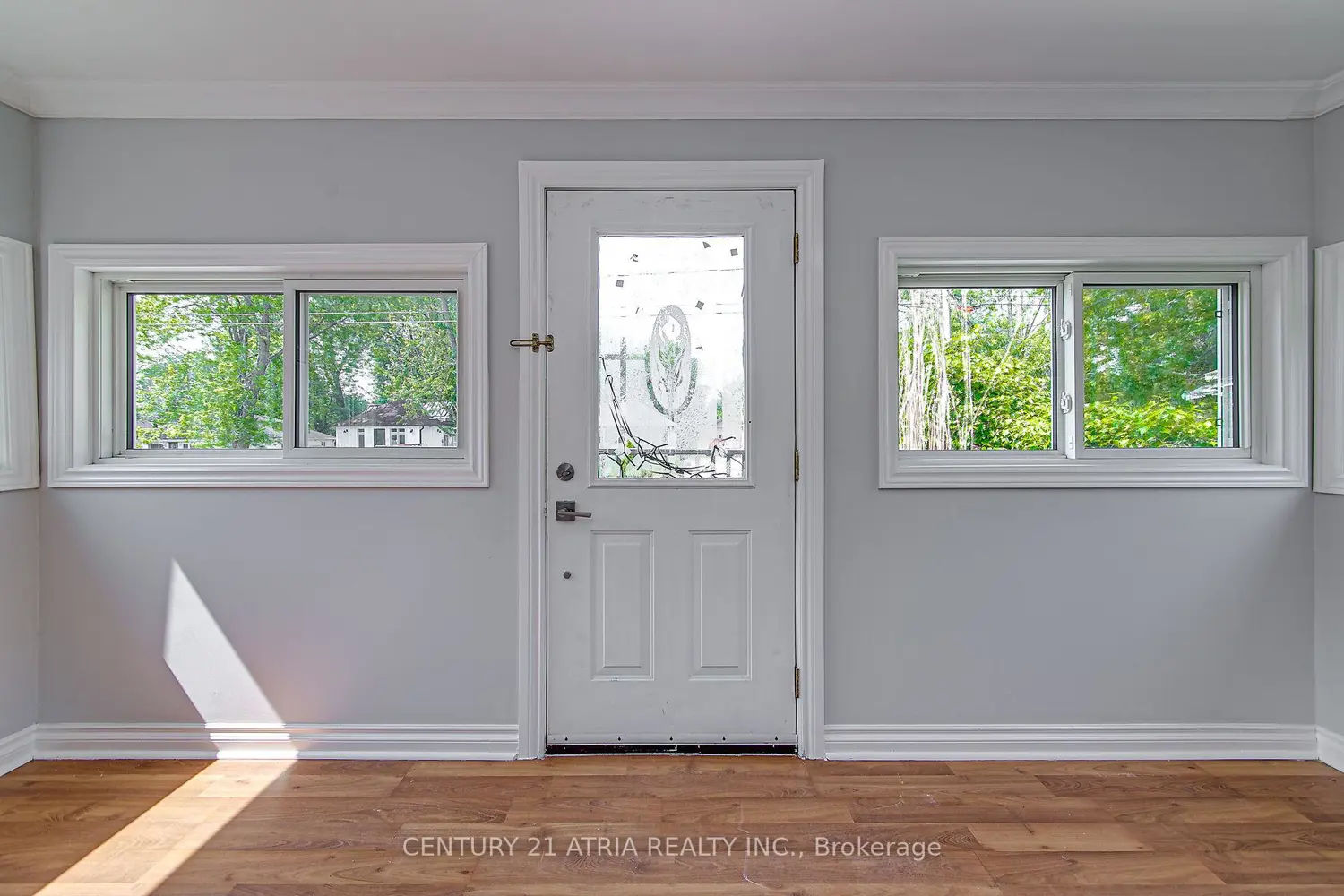 904 Maplewood Drive photo 4