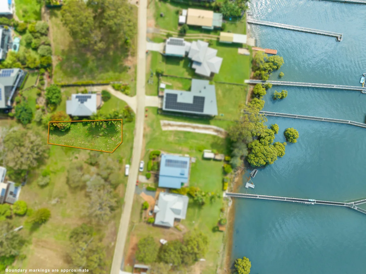 96 Wahine Drive, Russell Island QLD 4184