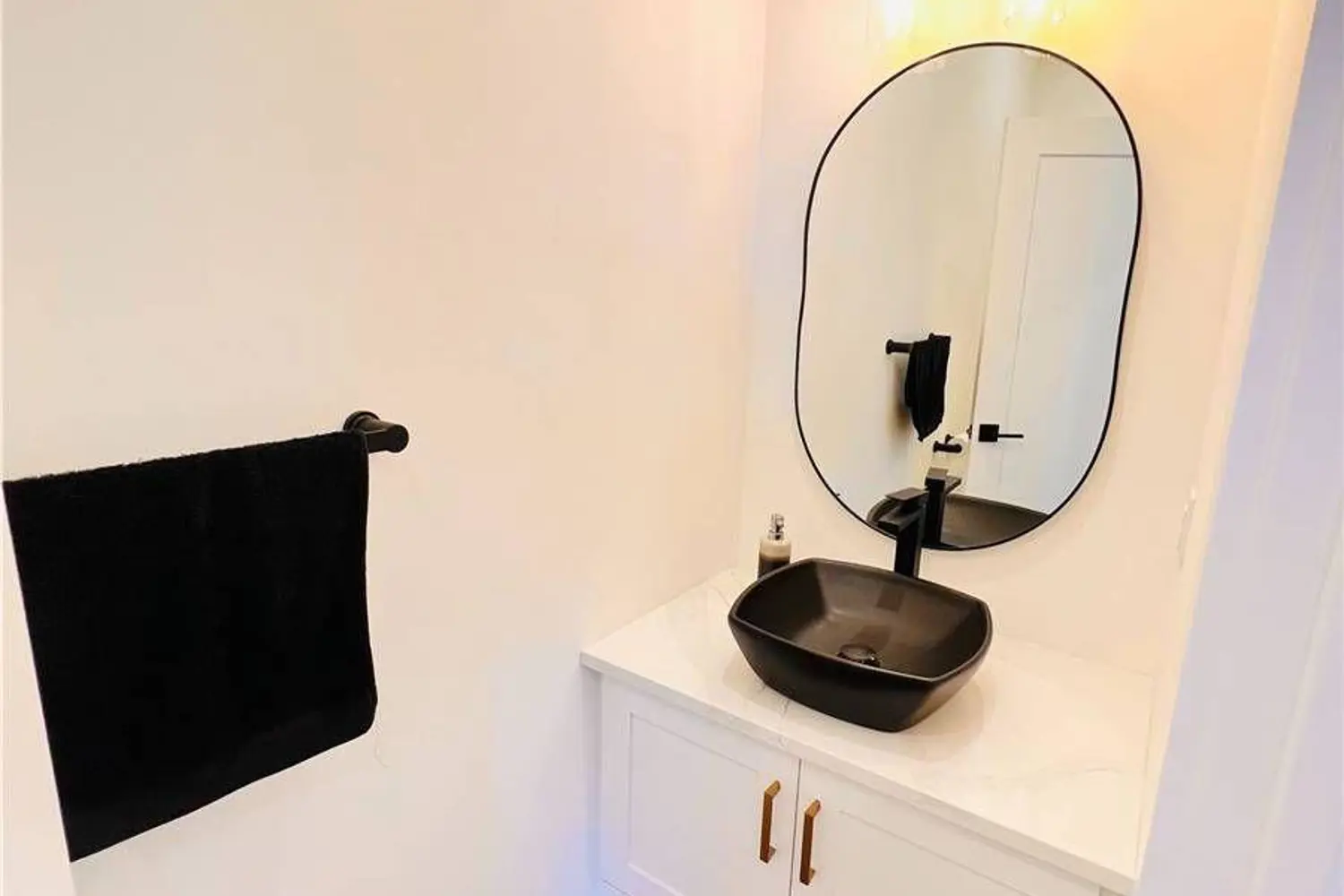 Additional image 8 of 3761 Queen Street