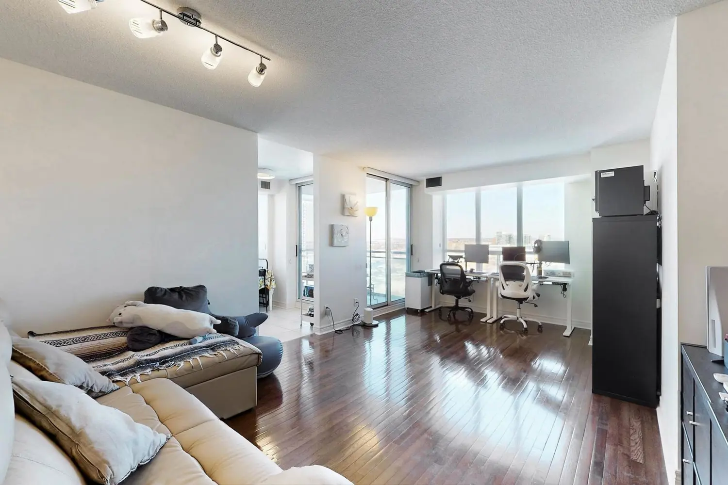 350 Red Maple Road 1211 photo 5
