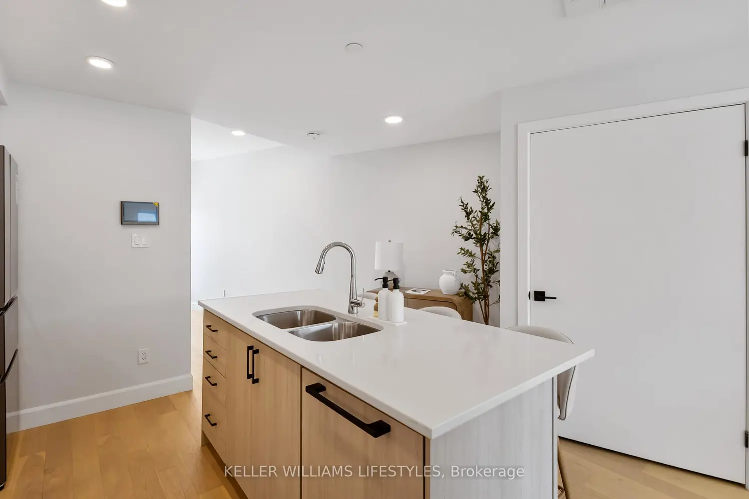 2082 Lumen Drive B117 photo 5