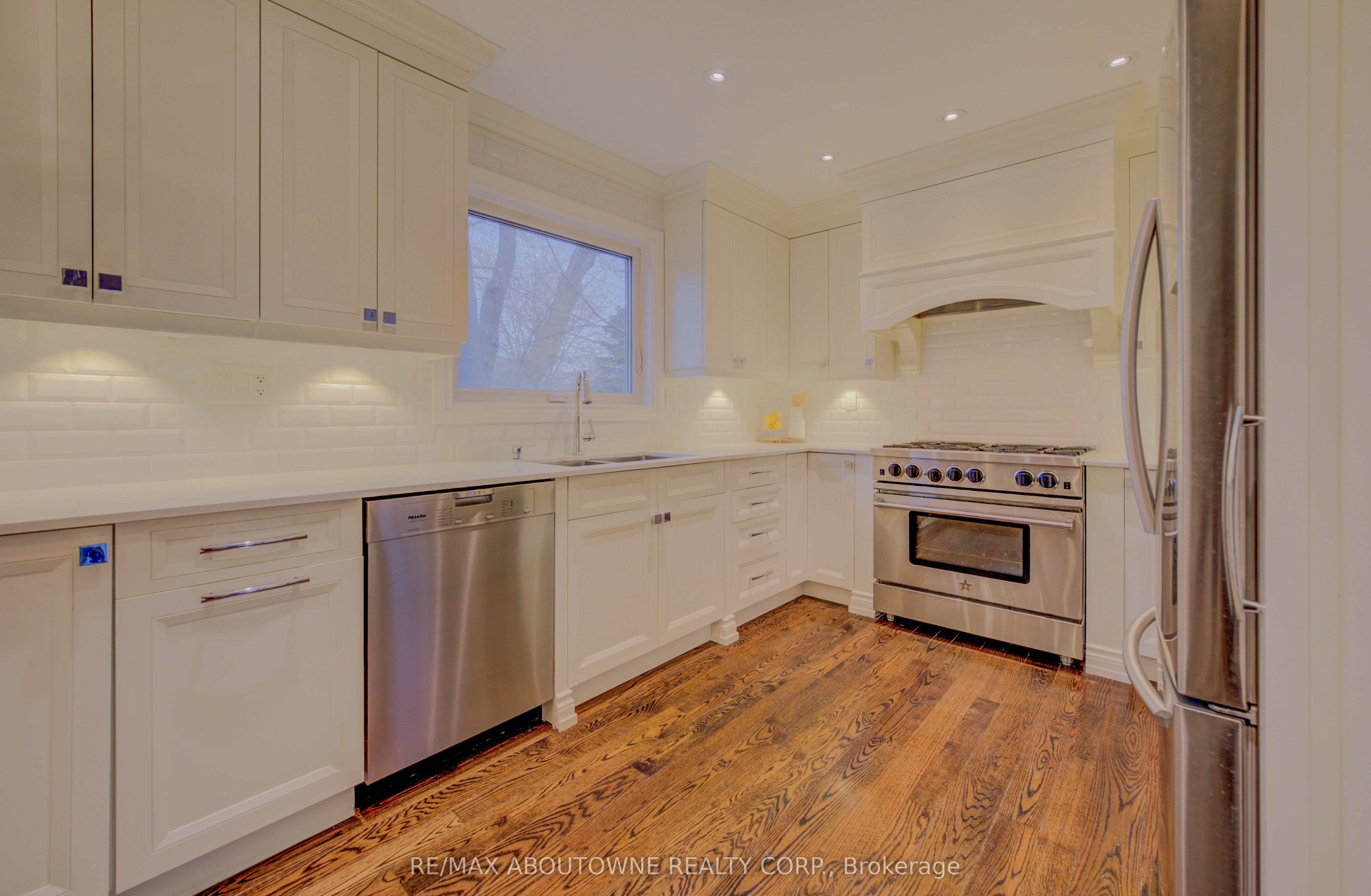 Additional image 4 of 20 Martin Grove Road, Toronto, ON, M9B 4J9