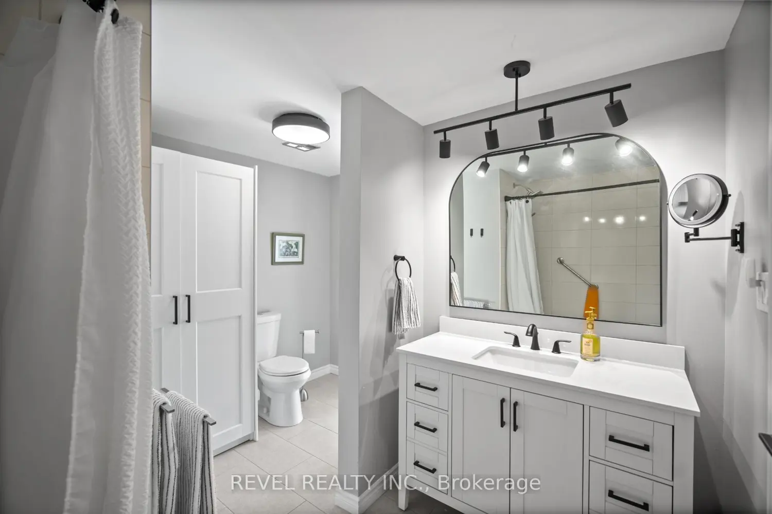 Additional image 14 of 2058 Brant Street 3