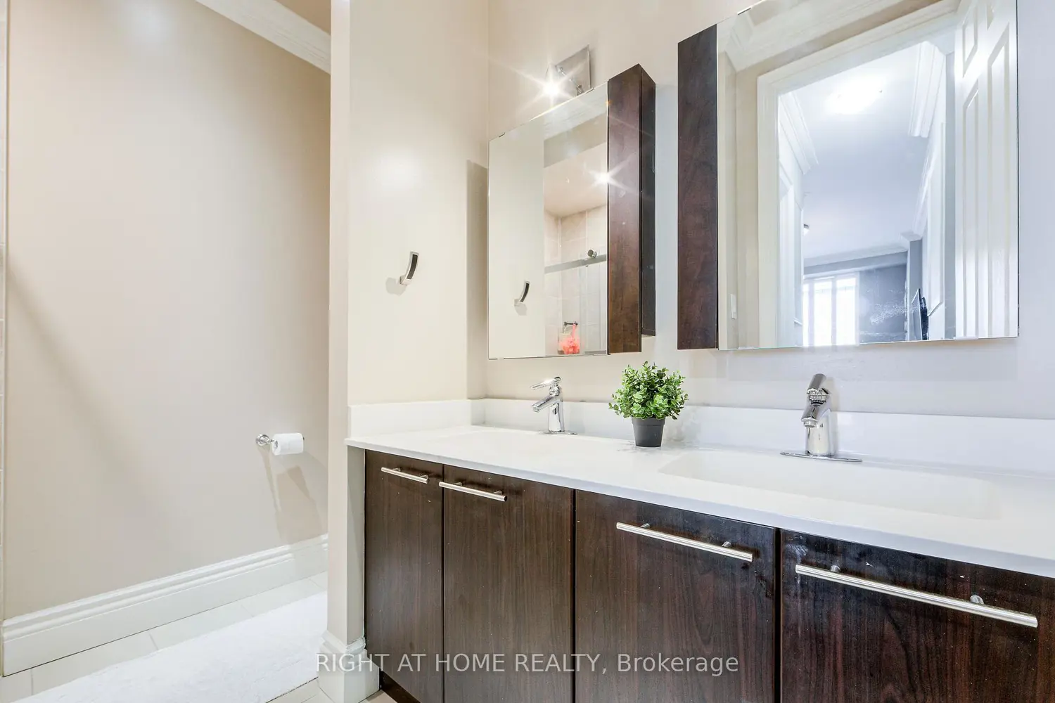 Additional image 11 of 37 Galleria Parkway Uph2