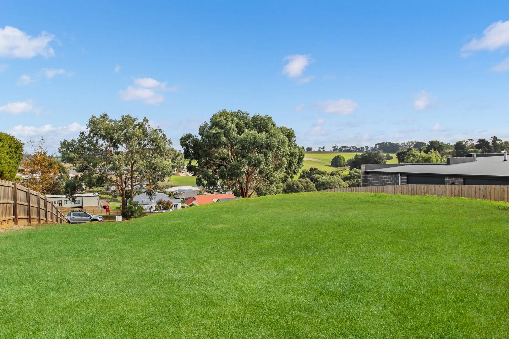 24 Royal Place, Leongatha VIC 3953