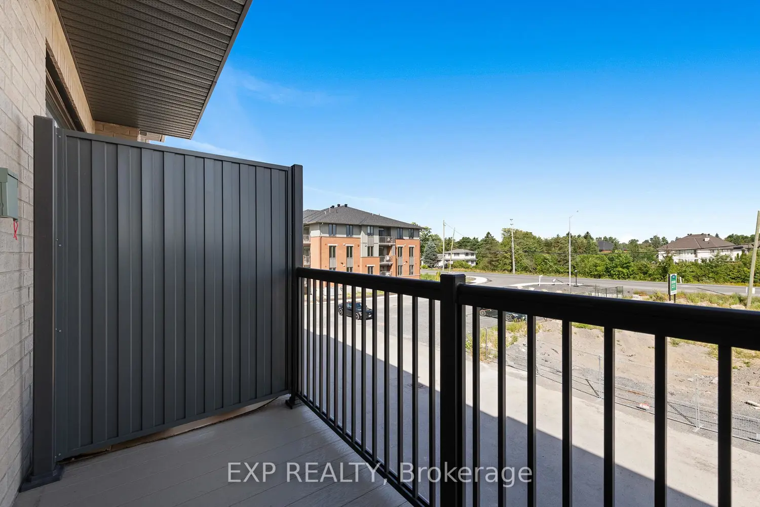 Additional image 18 of 1005 Silhouette Private