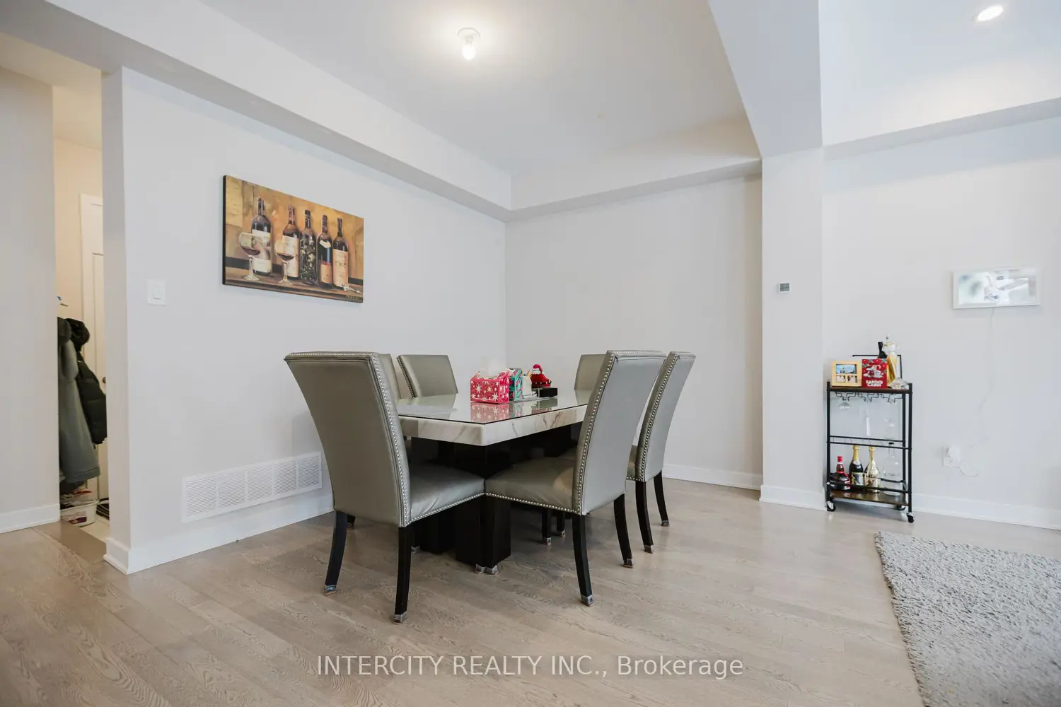 Additional image 3 of 124 Hackamore Crescent