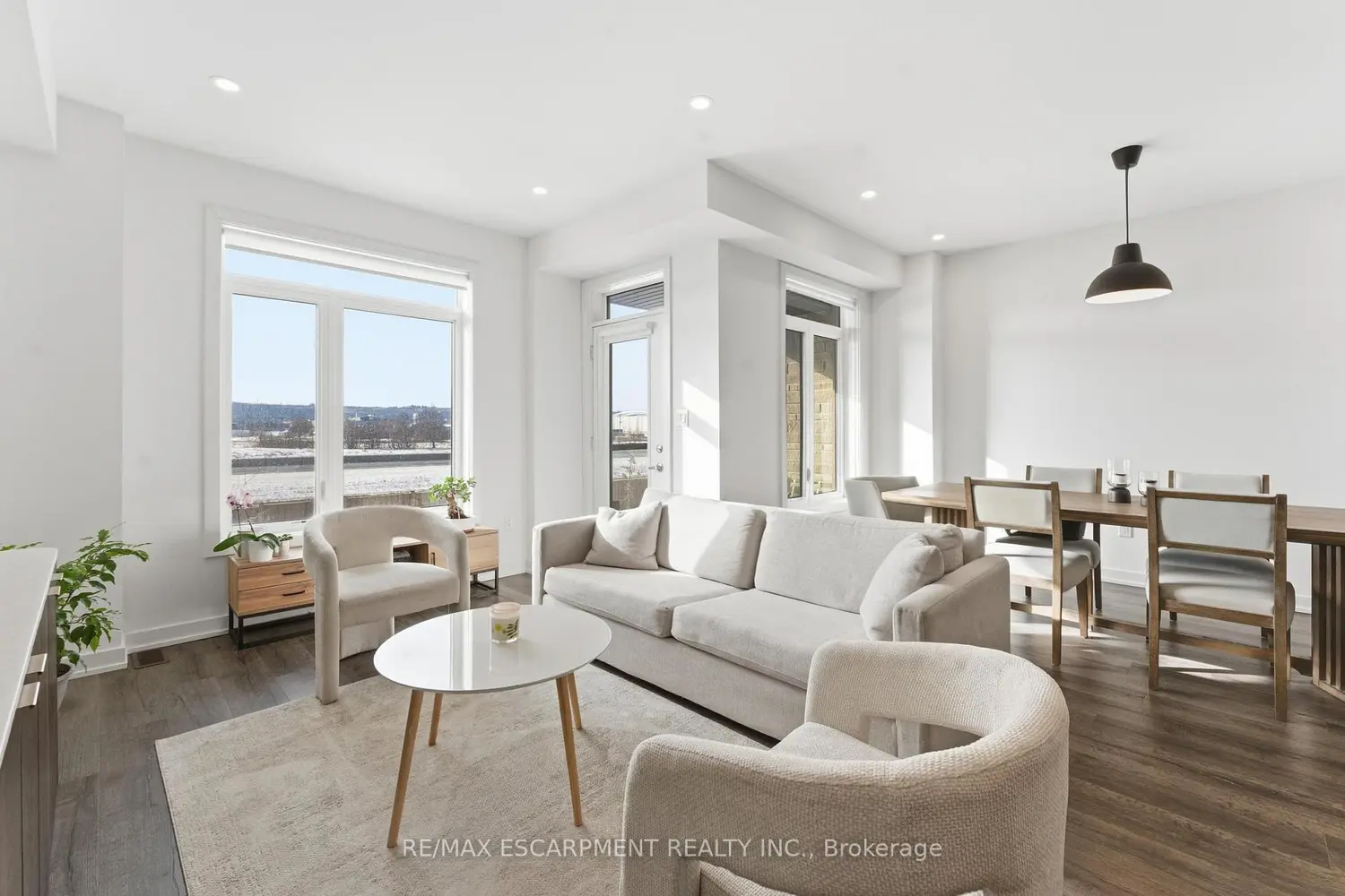 Additional image 4 of 590 North Service Road 44