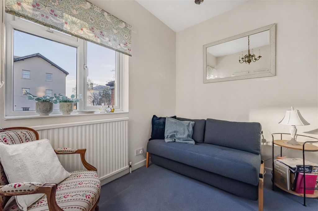Additional image 14 of 3 bed semi-detached house for saleSt. Johns Hill, Reading RG1
