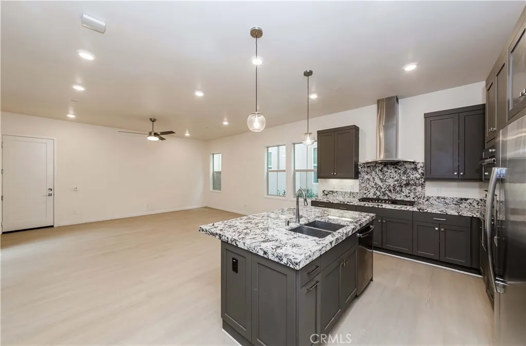 Additional image 61 of 191 Frame, Irvine, CA 92618