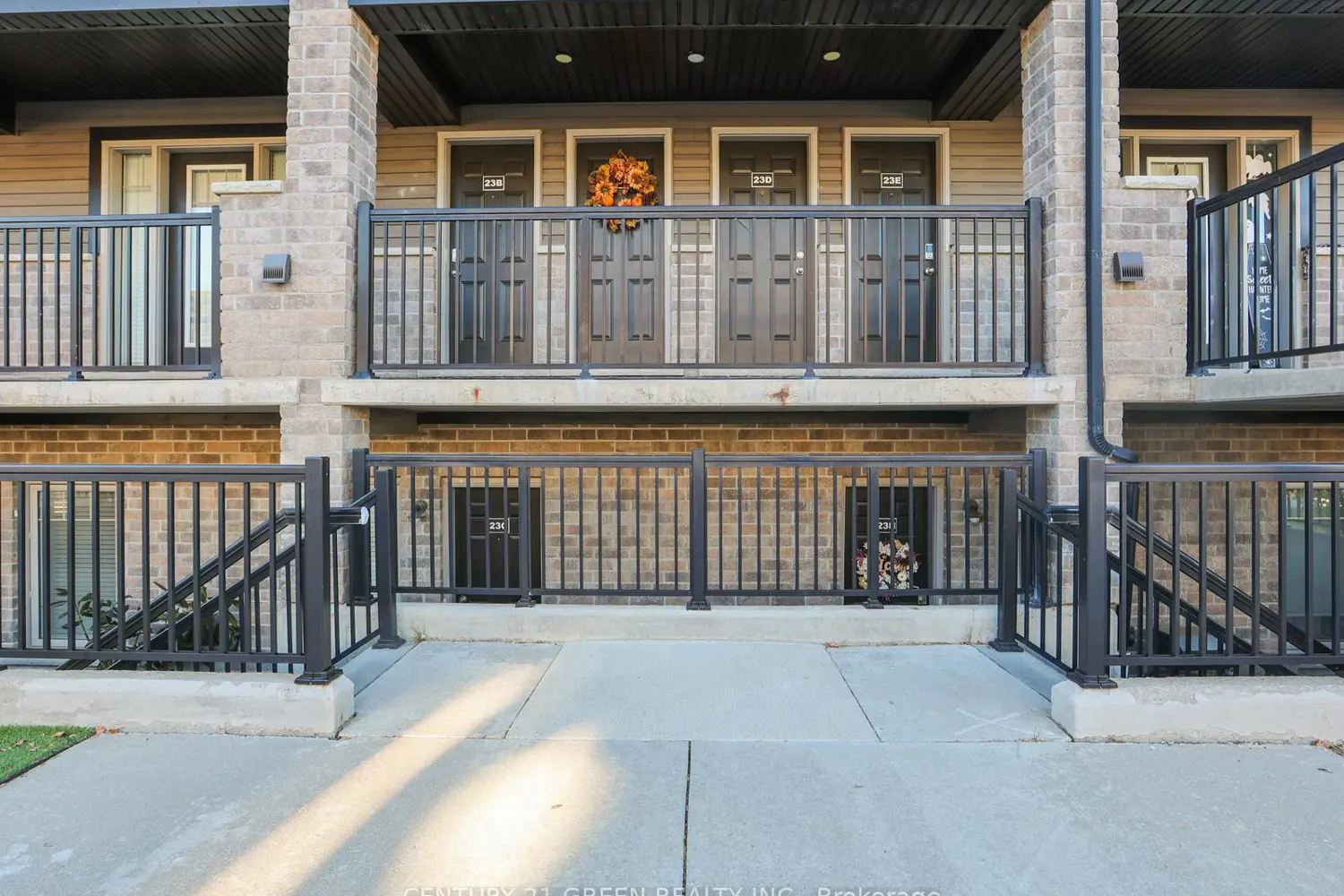 Additional image 3 of 1989 Ottawa Street 23G