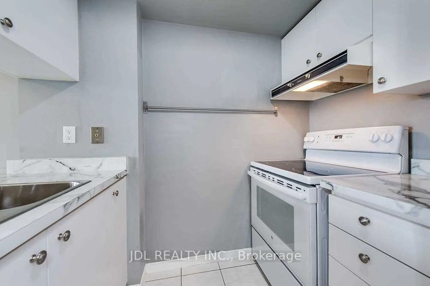 Additional image 7 of 887 Bay Street 1610