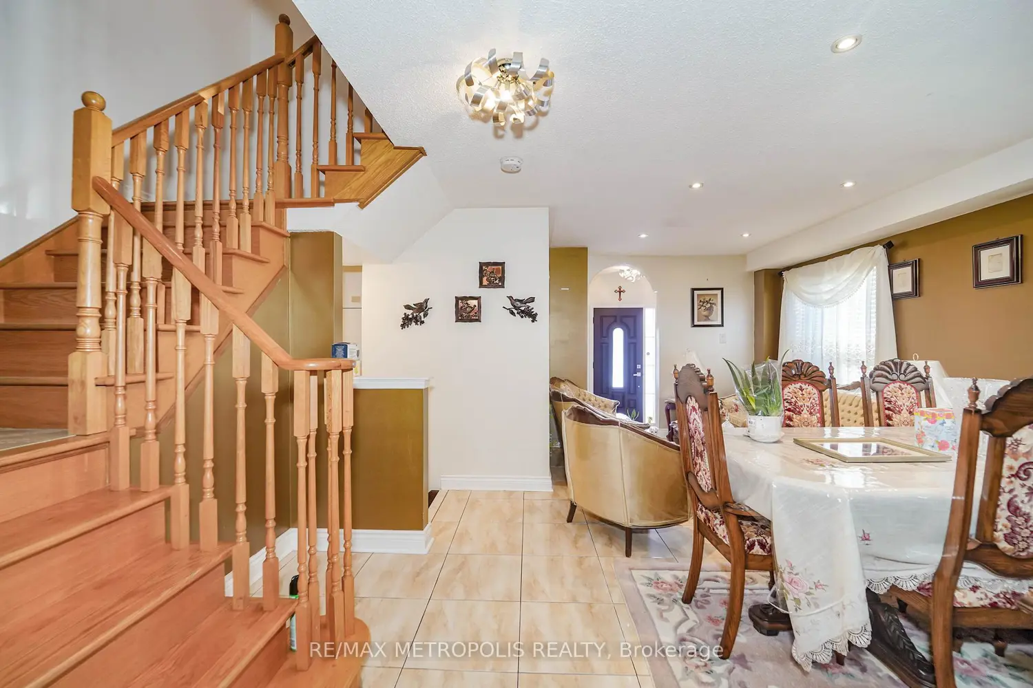 63 Echo Ridge Crescent photo 5