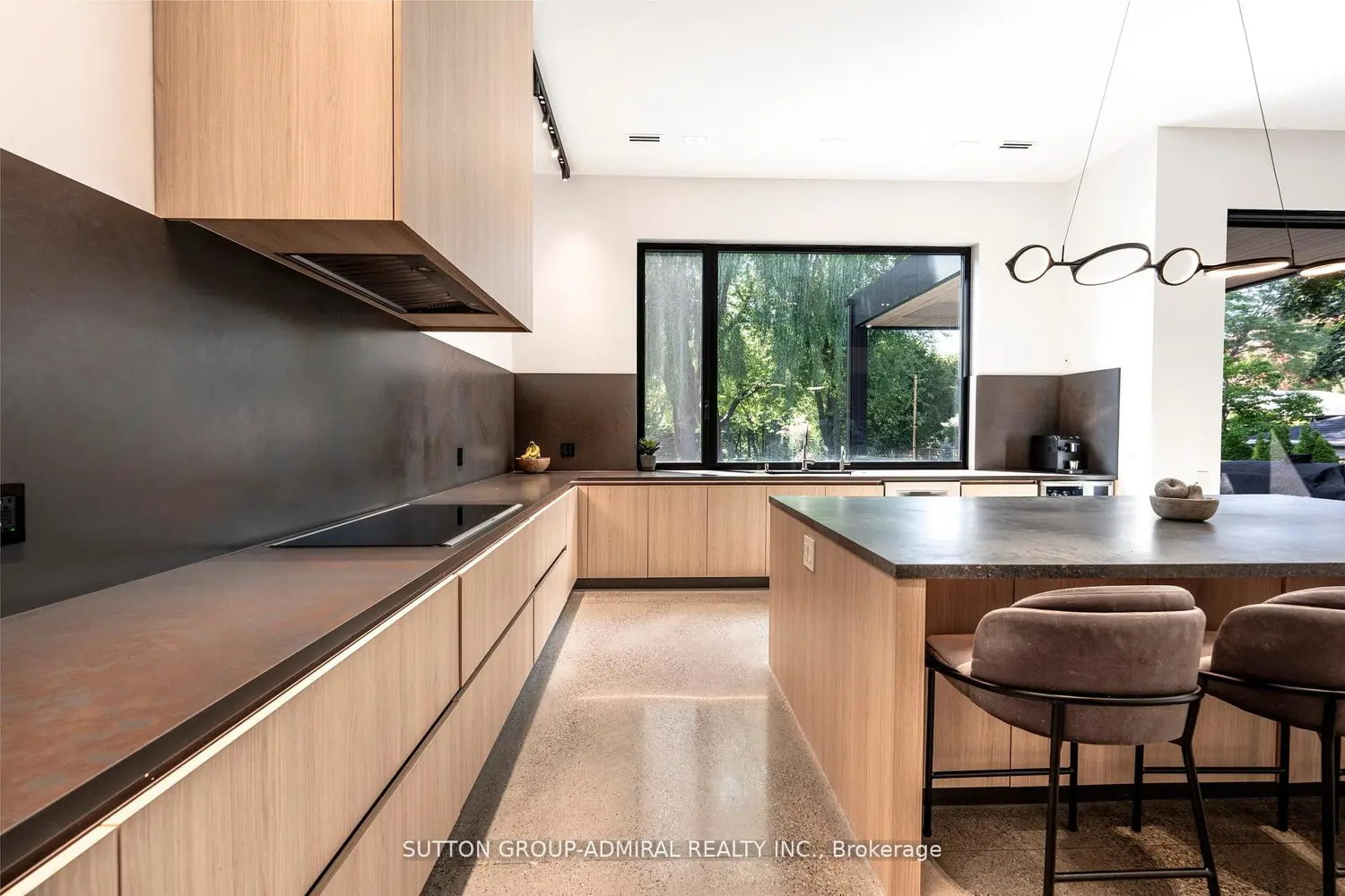 126 Wood Lane photo 4
