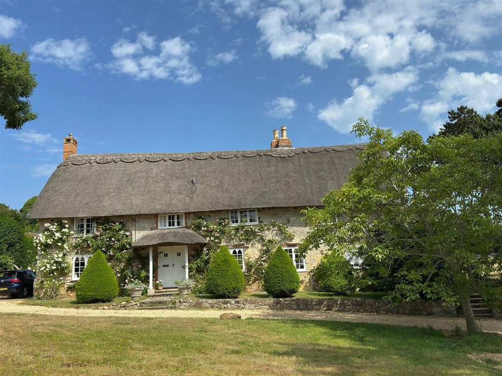4 bed property for saleBrighstone, Isle Of Wight PO30