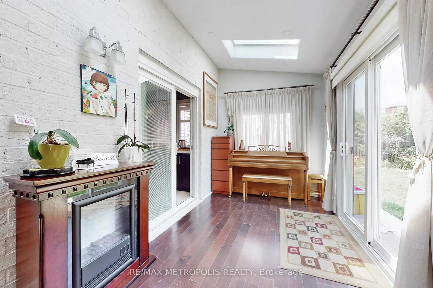 64 Mandel Crescent photo 5