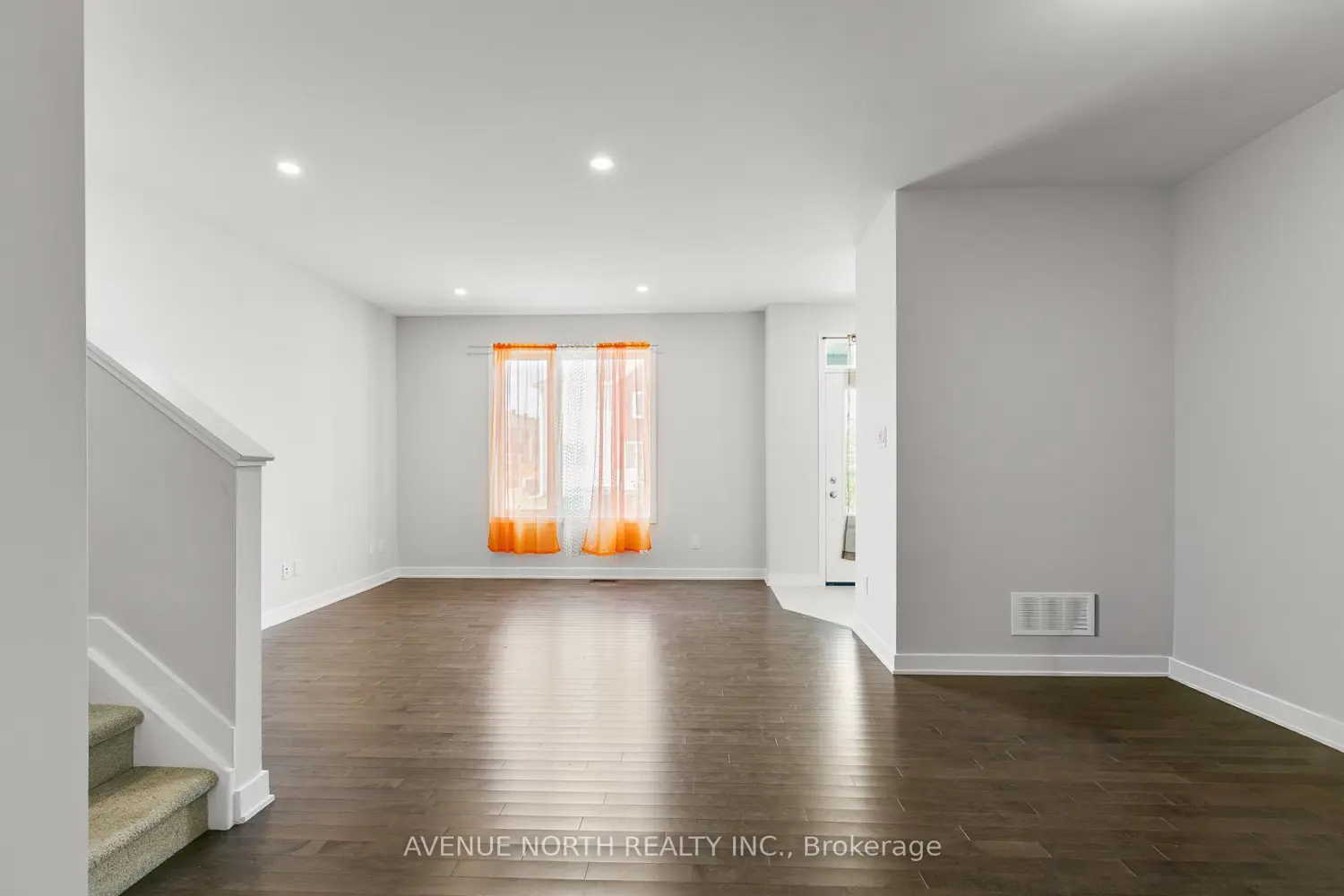 834 Bascule Place photo 2
