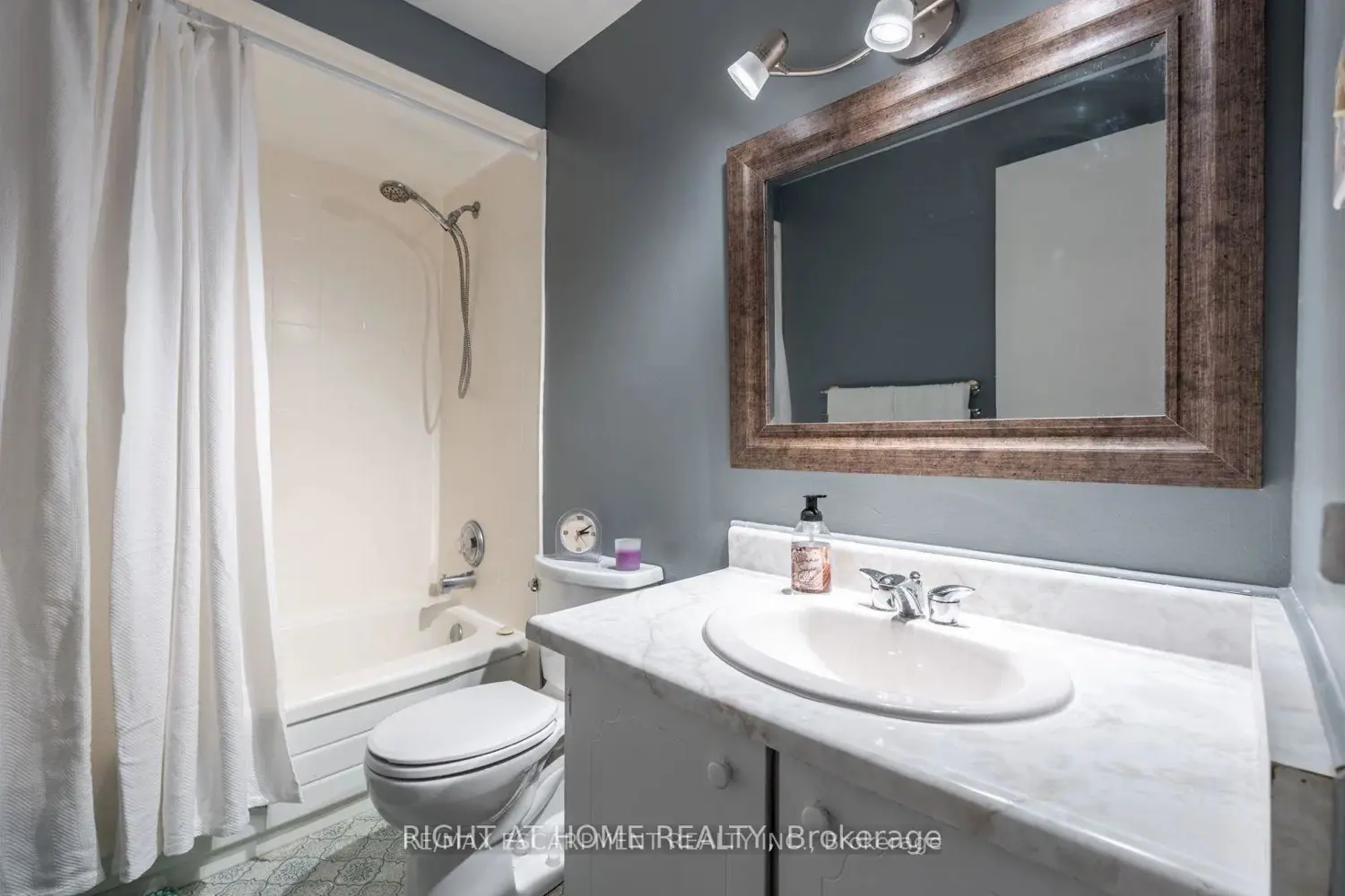 Additional image 15 of 33 Rochelle Avenue 46