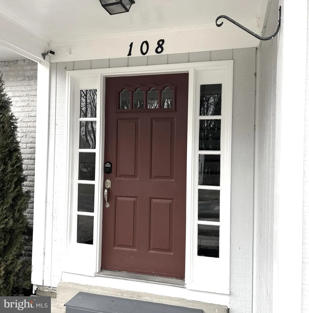 108 Iroquois Court, Newark, DE 19702