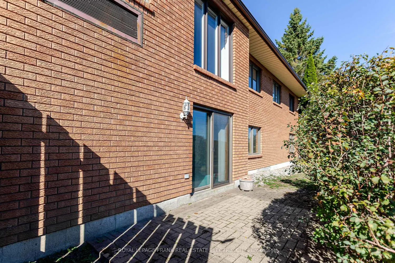 Additional image 20 of 36 Champlain Crescent 30