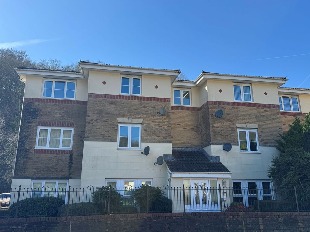 2 bed flat for saleCoed Celynen Drive, Abercarn NP11