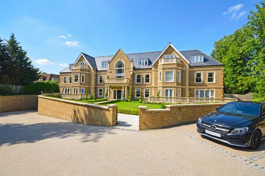 3 bed flat for saleRenaissance House, Cockfosters Road EN4
