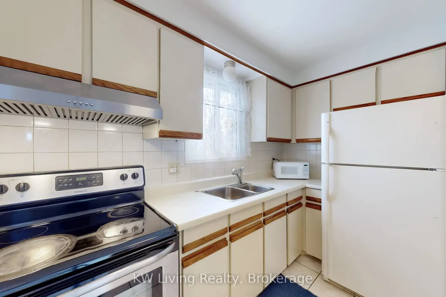 Additional image 19 of 944 Blairholm Avenue