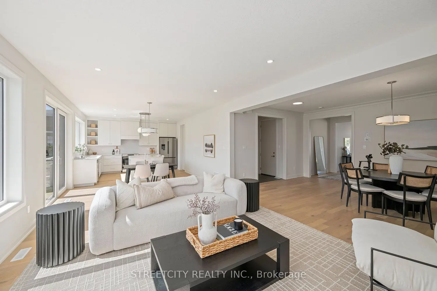 337 Manhattan Drive photo 4