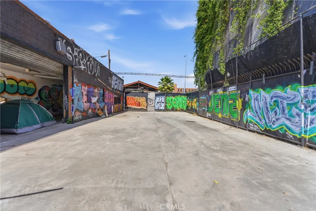 Additional image 11 of 2124 Violet St, Los Angeles, CA 90021