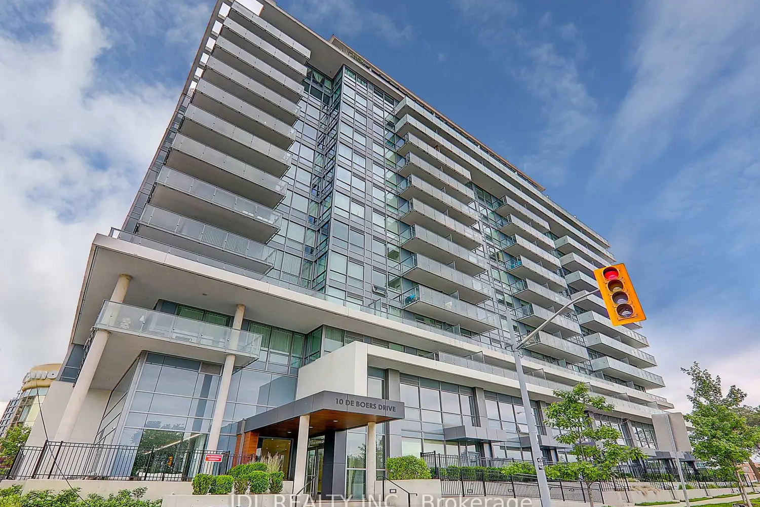 10 De Boers Drive 808