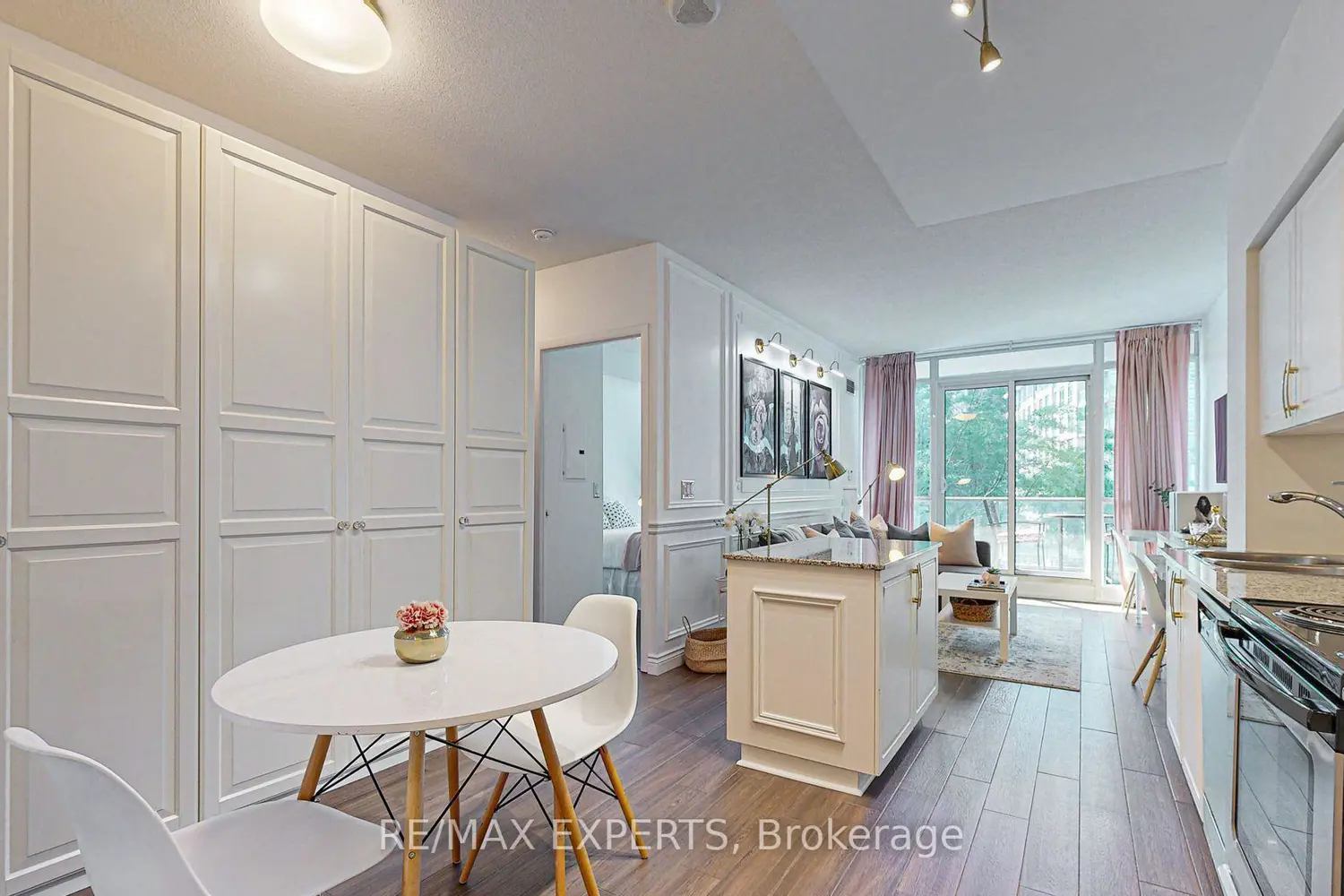 Additional image 6 of 209 Fort York Boulevard 355