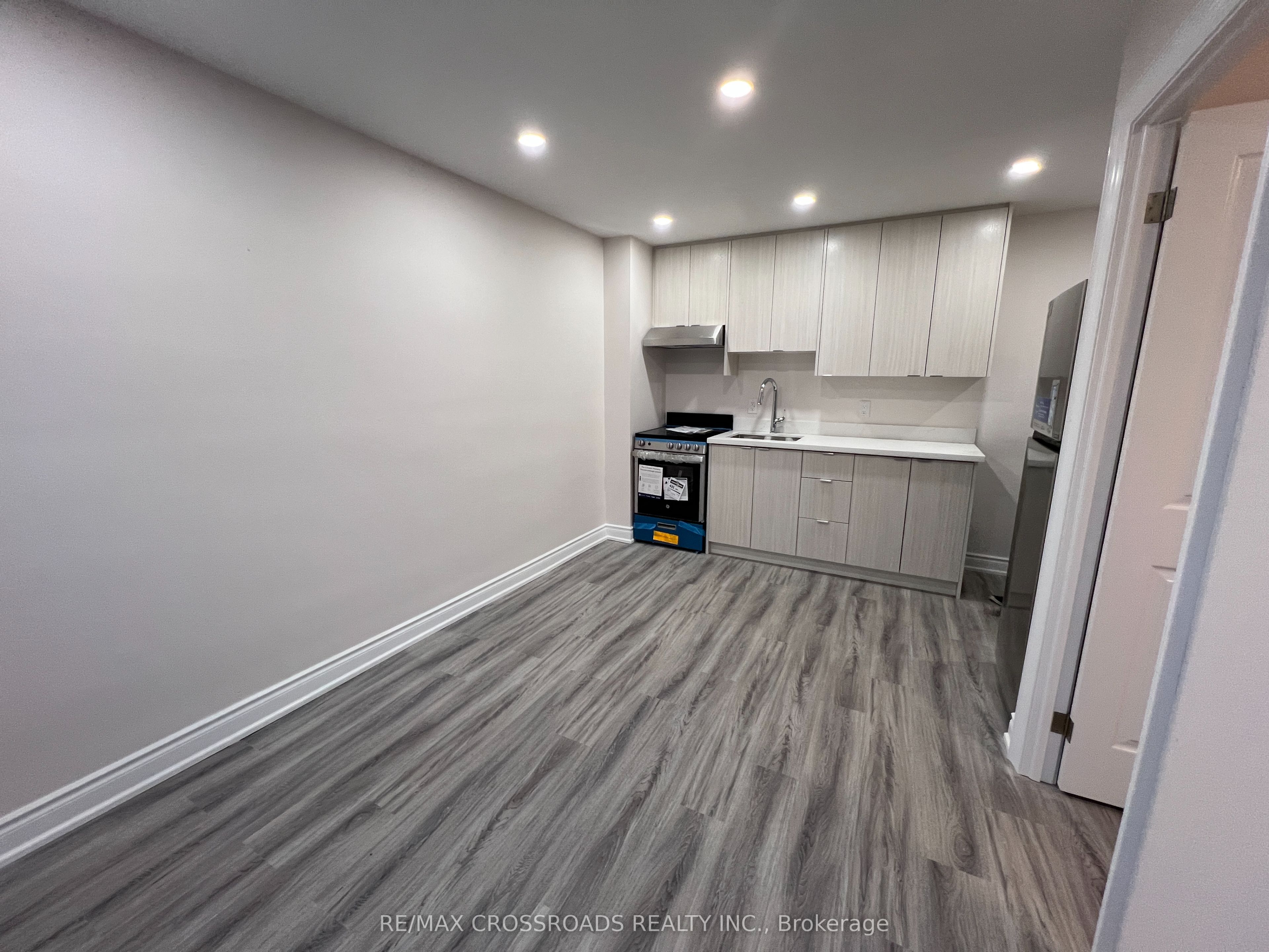 Additional image 4 of APT 1-1324B Gerrard Street E, Toronto, ON, M4L 1Z1