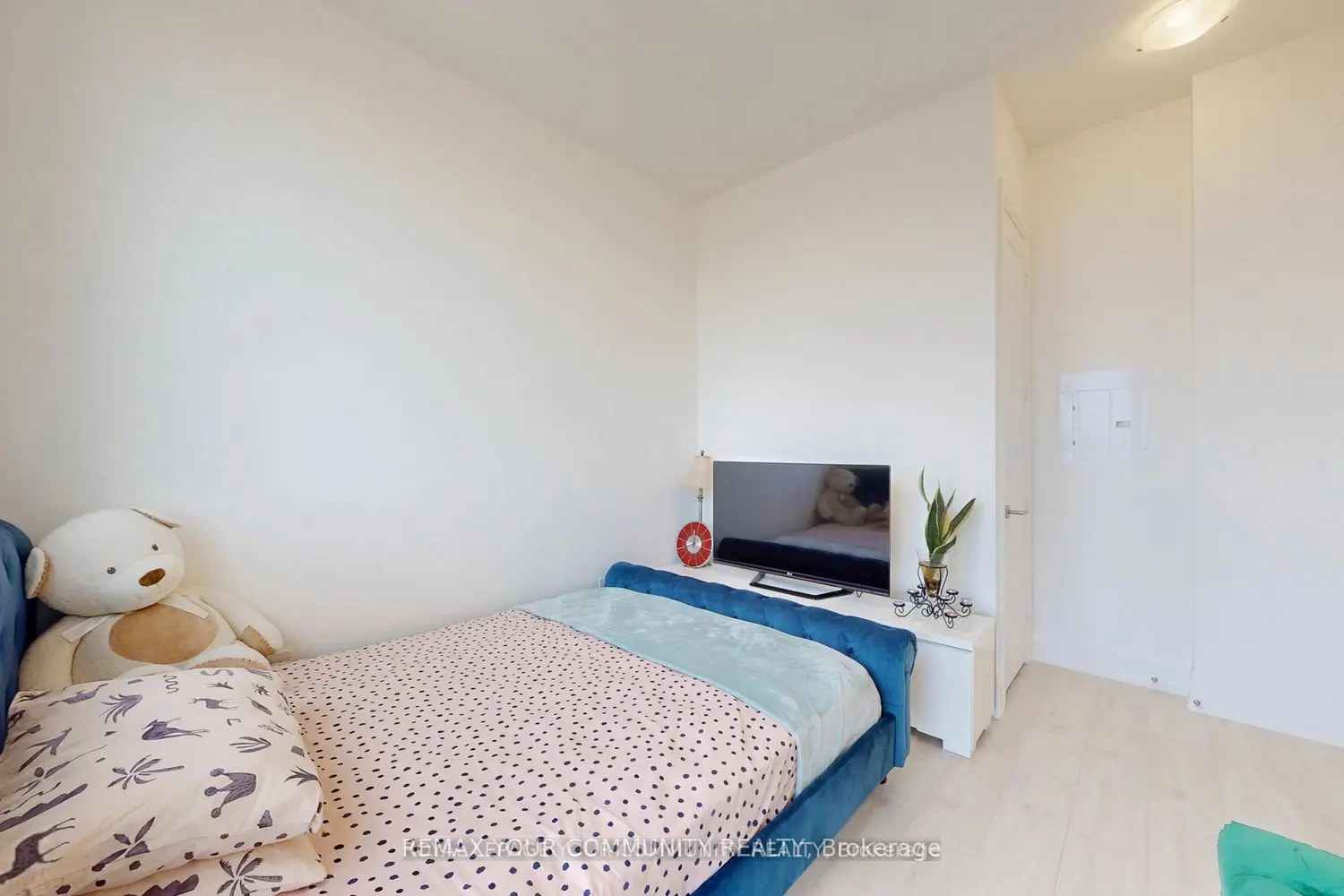 Additional image 10 of 509 Dundas Street 807