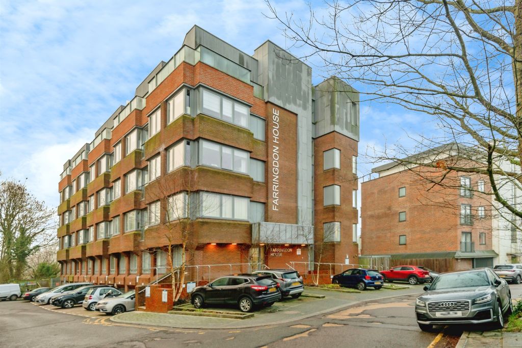 1 bed flat for saleWood Street, East Grinstead RH19