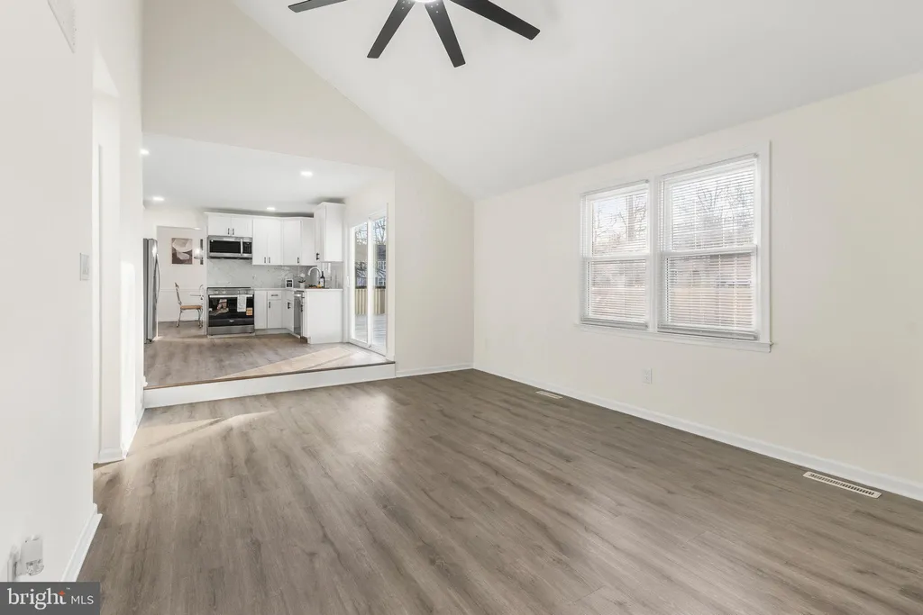 Additional image 17 of 210 W Silver Fox Road, Newark, DE 19702