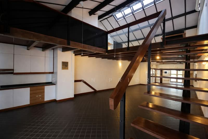 Additional image 3 of Nearby Emerald Hill Road