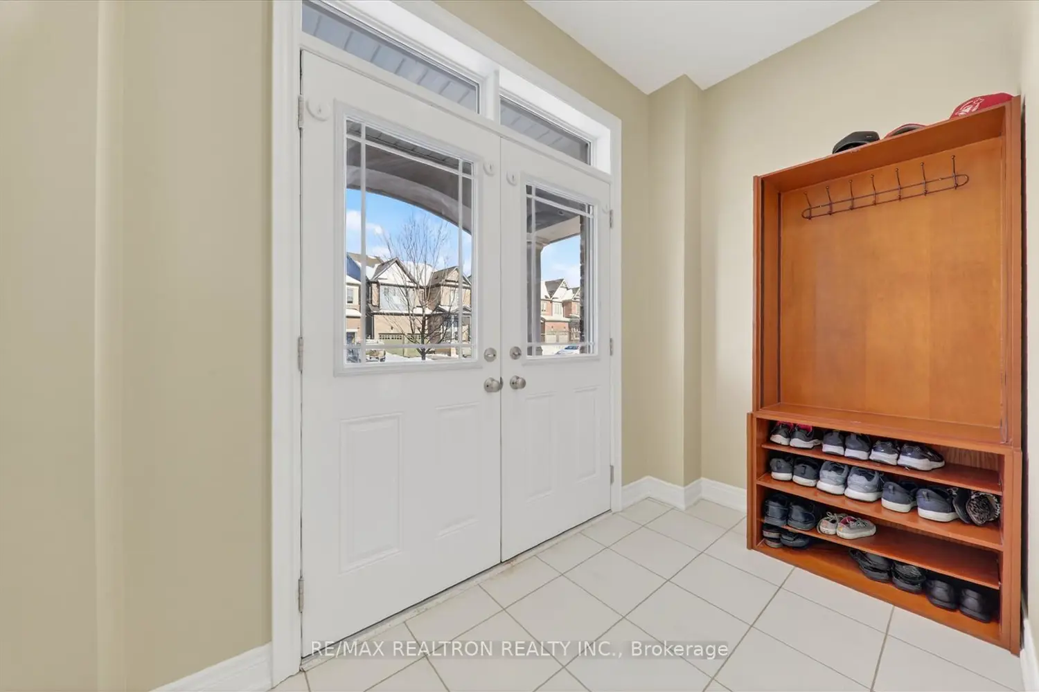 107 Walter English Drive photo 4