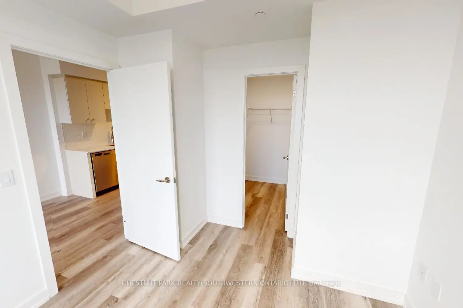 Additional image 5 of 15 Wellington Street 1704